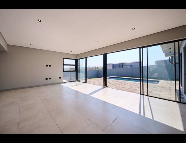 5 BEDROOM HOUSE FOR SALE IN HELDERFONTEIN ESTATE